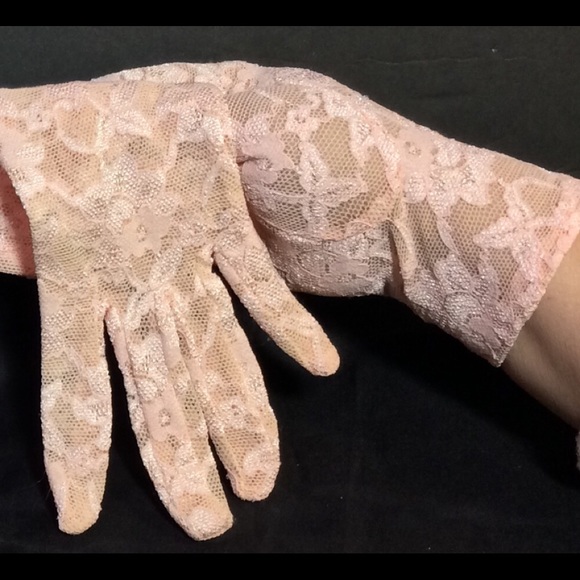 Vintage Light Pink Lace Gloves - Picture 4 of 4